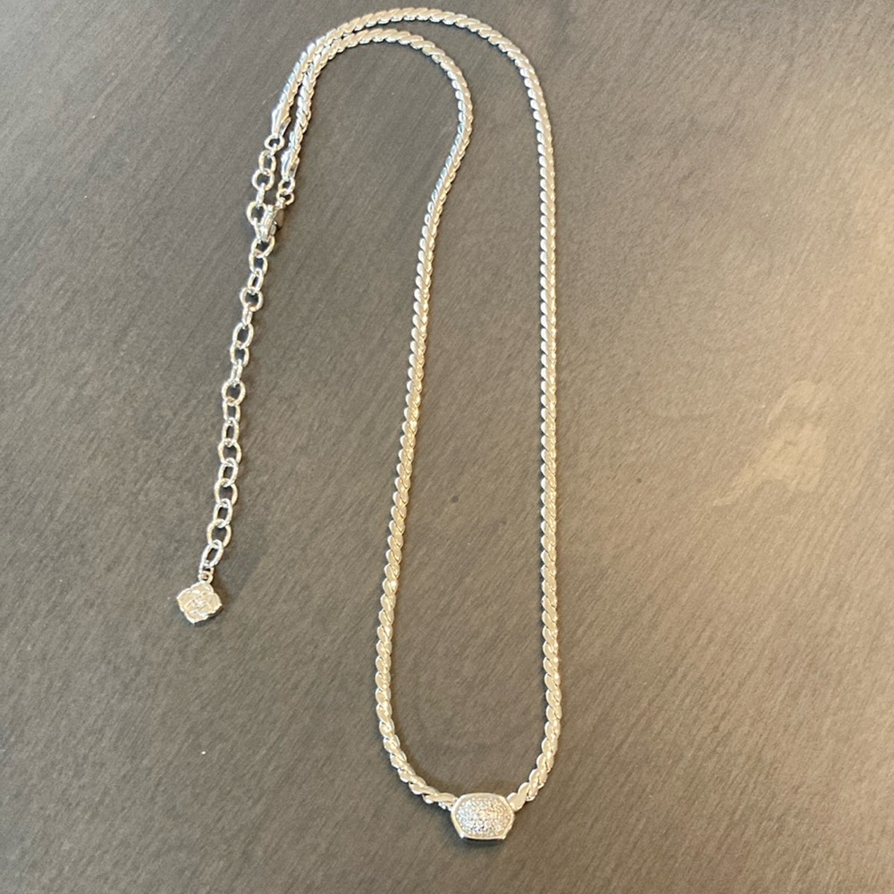 Elegant Silver Necklace with Pendant